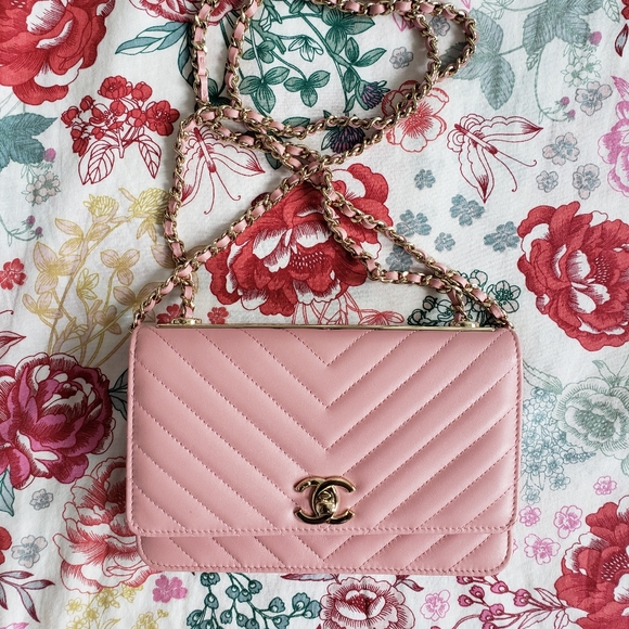 CHANEL Handbags - Chanel Mini O light pink handbag gold handle bar